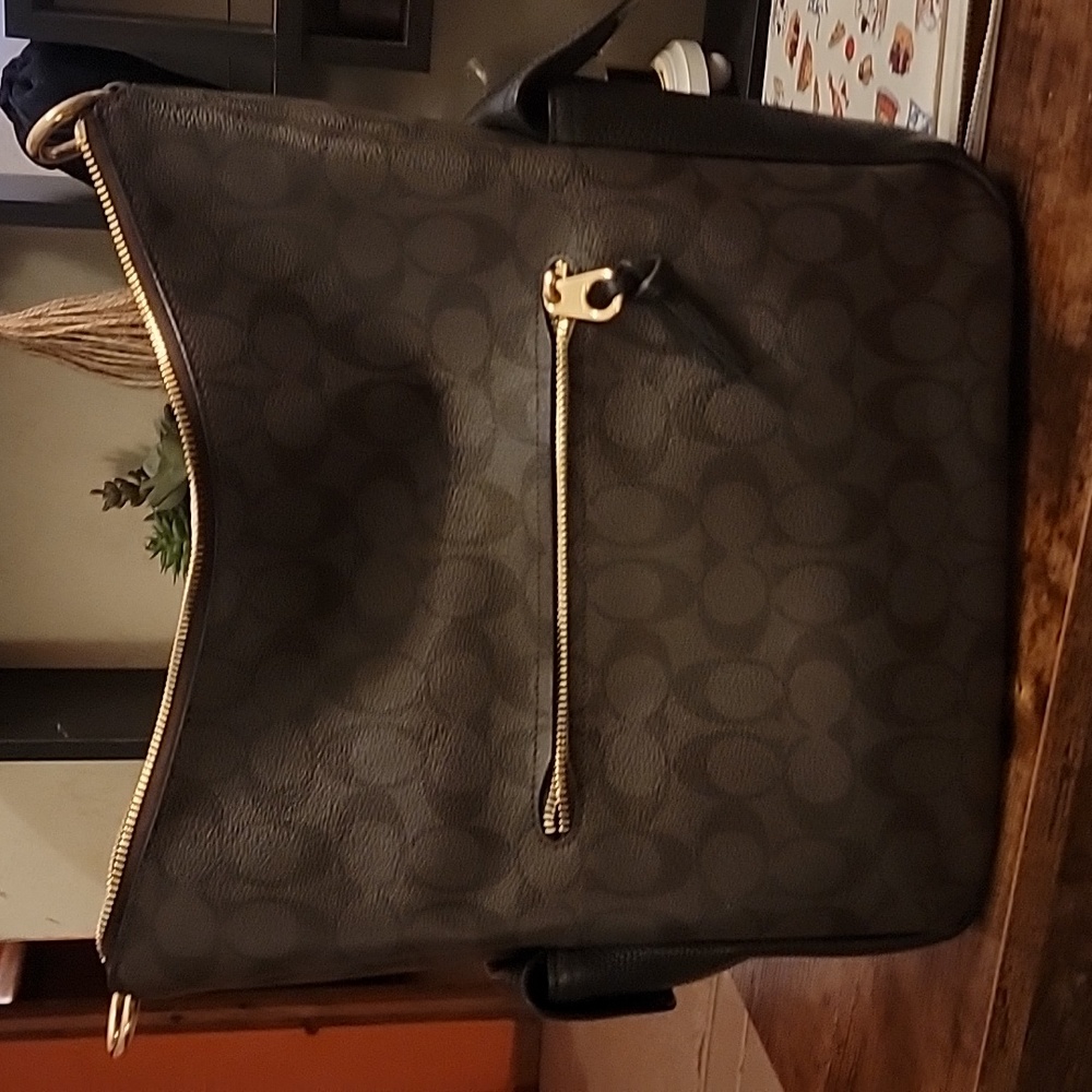Coach purse - Picture 4 of 7